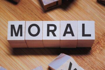 diferença entre tema e moral